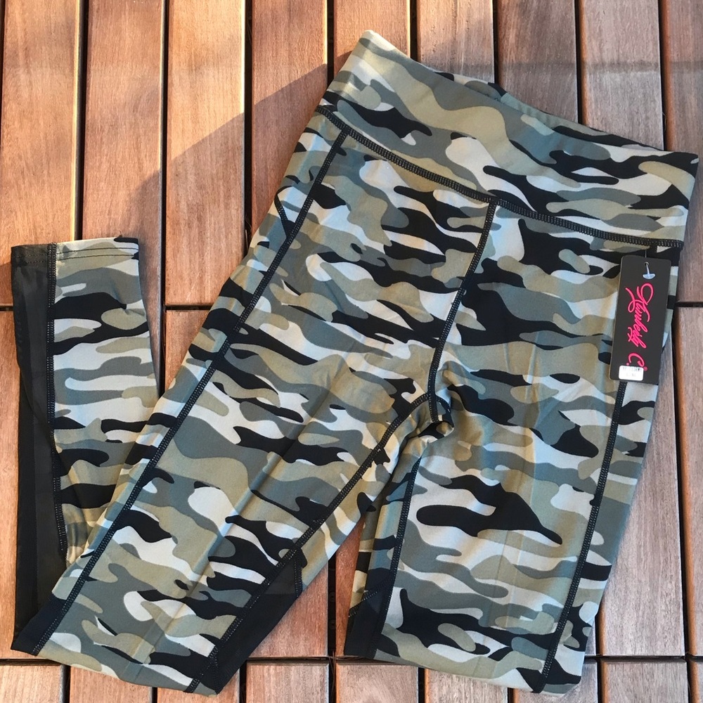 1️⃣ Pair Left! 🎉Camouflage Leggings w/Mesh Inlay - Picture 4 of 7